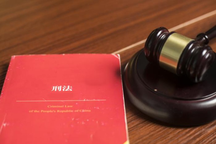 冠领律师依法辩护助广东嫌疑人取保候审