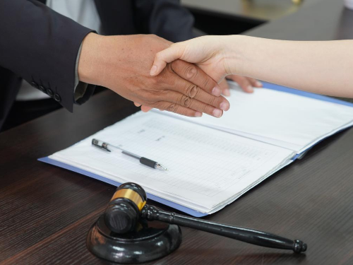 电影投资收益权转让迷雾重重,冠领律师拨云见日助委托人追回10万本金加利息-1 电影投资收益权转让迷雾重重,冠领律师拨云见日助委托人追回10万本金加利息-1