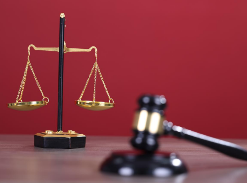 广东男子雨天滑倒不慎触碰行人被控猥亵,冠领律师依法辩护助其获不予处罚决定-2 广东男子雨天滑倒不慎触碰行人被控猥亵,冠领律师依法辩护助其获不予处罚决定-2