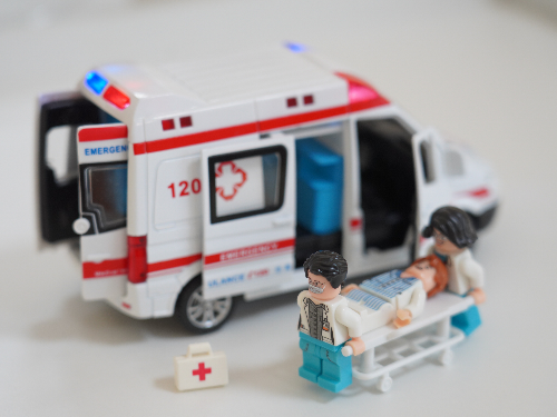 老人遭他人试驾摩托撞伤致残，冠领律师破解拒赔僵局助其获赔21.3万余元-1