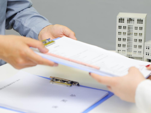 上海七旬老人卖房遇违约，冠领律师代理起诉确认合同解除并扣留定金-1