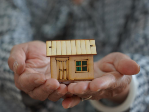 七旬父亲欲收回赠子房产,冠领律师主张已过时效帮助儿子驳回起诉-1 七旬父亲欲收回赠子房产,冠领律师主张已过时效帮助儿子驳回起诉-1