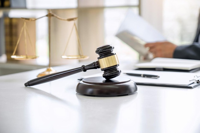 票务公司代订机票10万尾款被拖欠，冠领律师助其诉讼追回钱款及维权费用