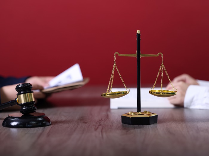 冠领律师代理北京海淀确认劳动关系案仲裁成功获赠锦旗