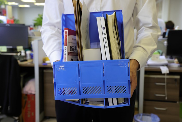 公司以违纪为由辞退女子，冠领律师助其“三战三捷”获赔19万余元