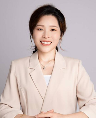何丽纳 何丽纳